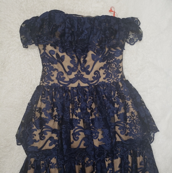 Monique LHUILLIER evening dress - Picture 2 of 7